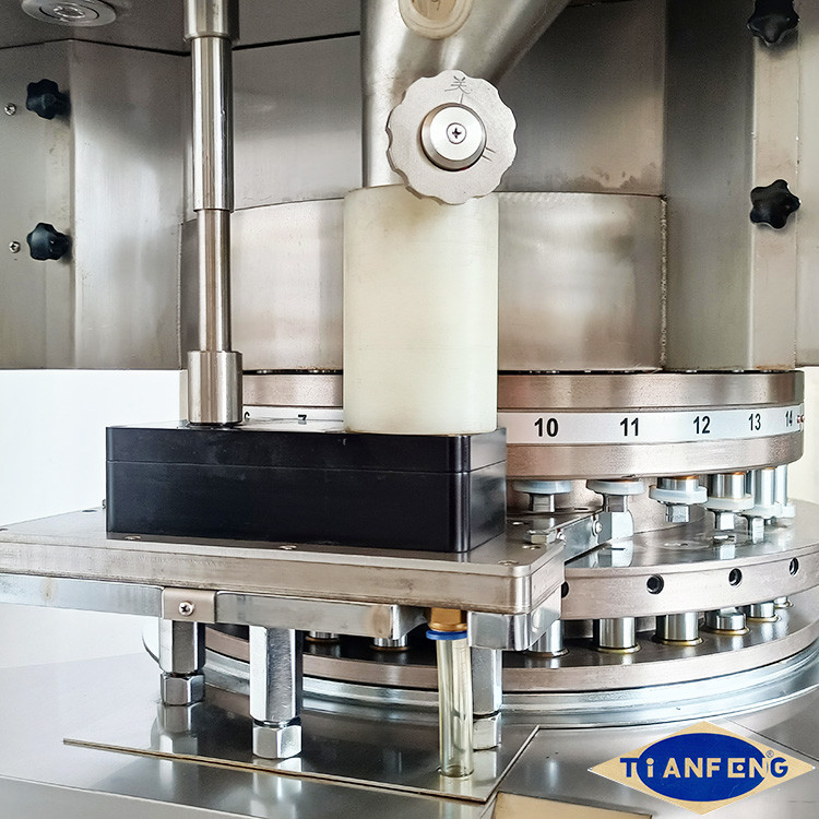 D die Automatische Roterende de Persmachine van de Pillentablet met PLC Touch screen 7.5KW bewerken