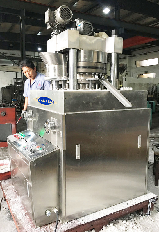 Shanghai Tianfeng Zpw25 Nieuwe studie unieke keramische smeltsteen kubus pers machine onder de standaard pil perser