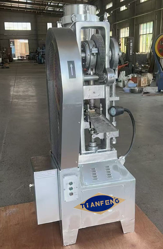 1.5 kW motorkracht Big Cube Tablet Press voor 2800 stuks per uur Capaciteit en productie
