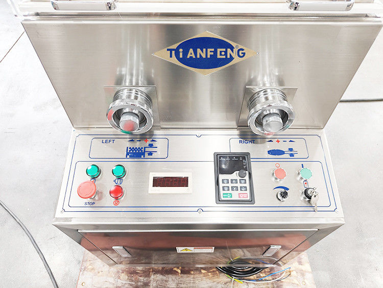 800x600x1500mm farmaceutische pillenpersmachine voor tabletproductie Maximale tabletdikte 6mm Materiaal 304/316 roestvrij staal