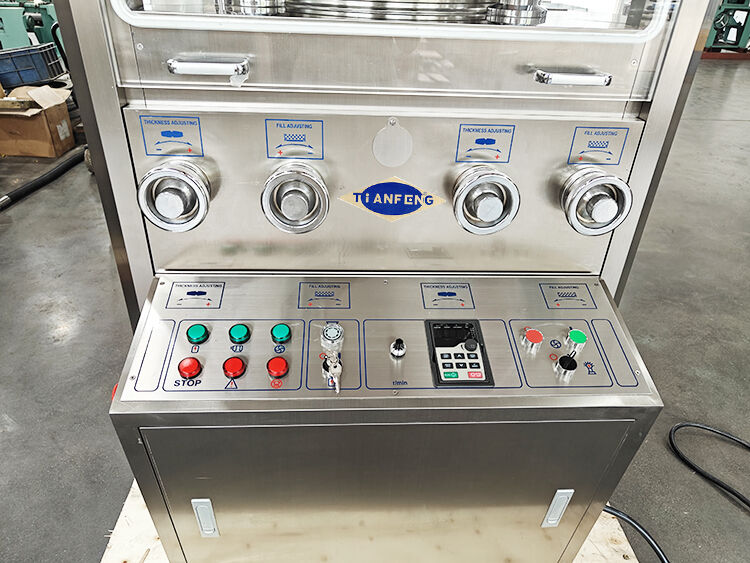 Automatische tablettenpersmachine met programmeerbare logische controller en real-time monitoring voor een productie van 1500 tabletten/uur
