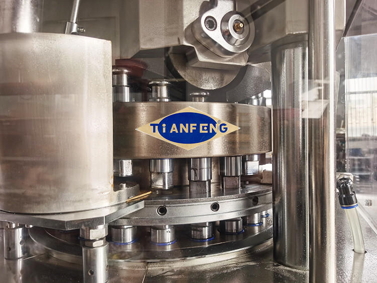 100 KN van de Compressiemachine van de 3 Laagtablet Roterend Type 21500 Stukken/Uur